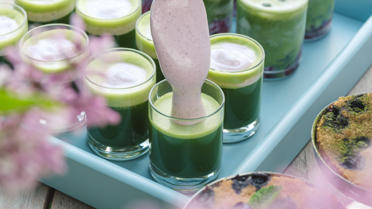 Matcha med blåbärsfluff