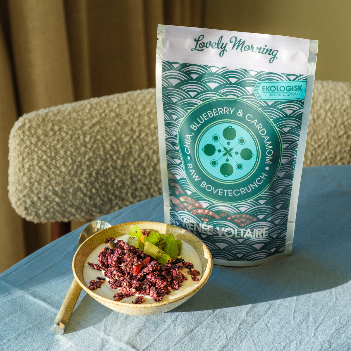 Raw Bovetecrunch – Chia, Blåbär & Kardemumma