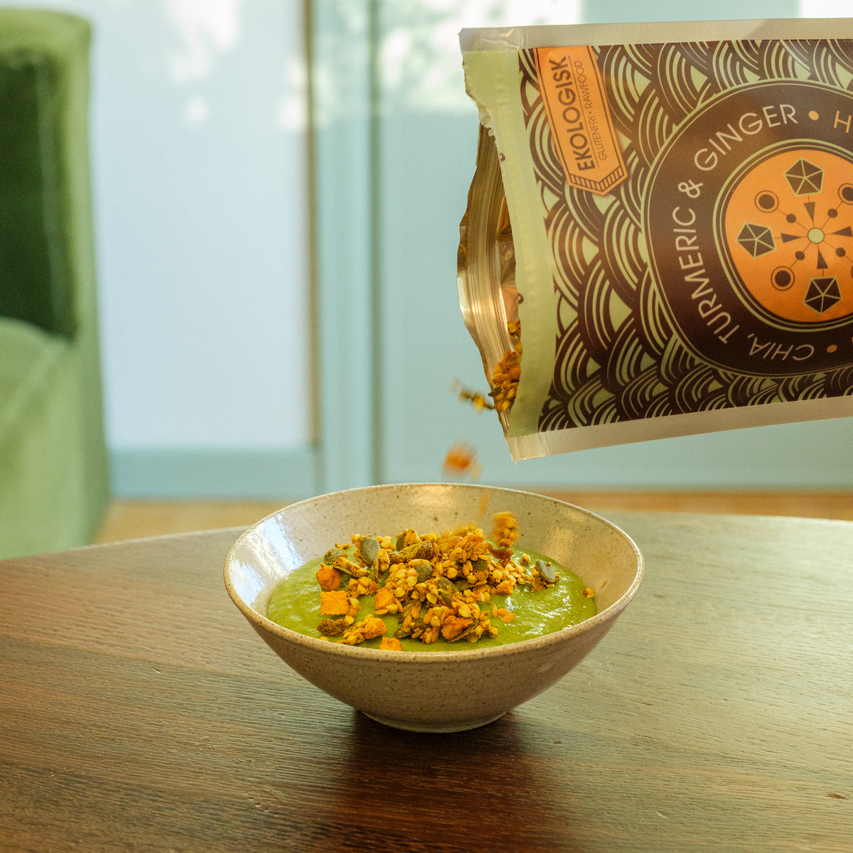 Raw Bovetecrunch – Chia, Gurkmeja & Ingefära