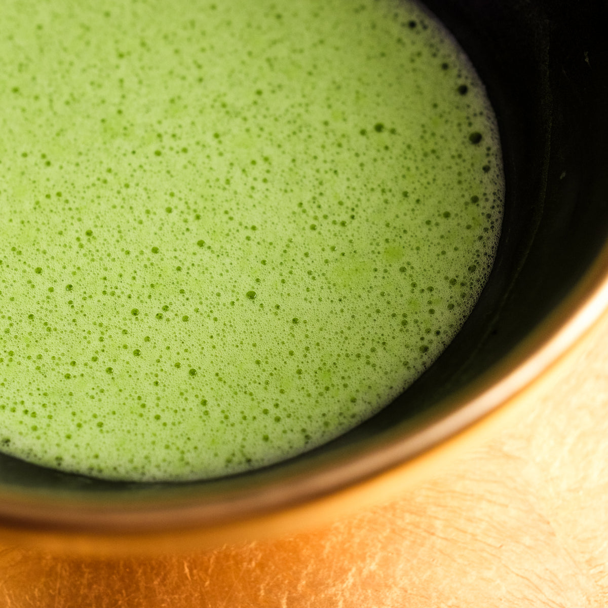 Närbild på matcha, perfekt vispad matcha